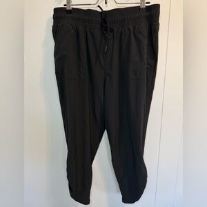Prana Black Capri Woman’s Jogger Size Large